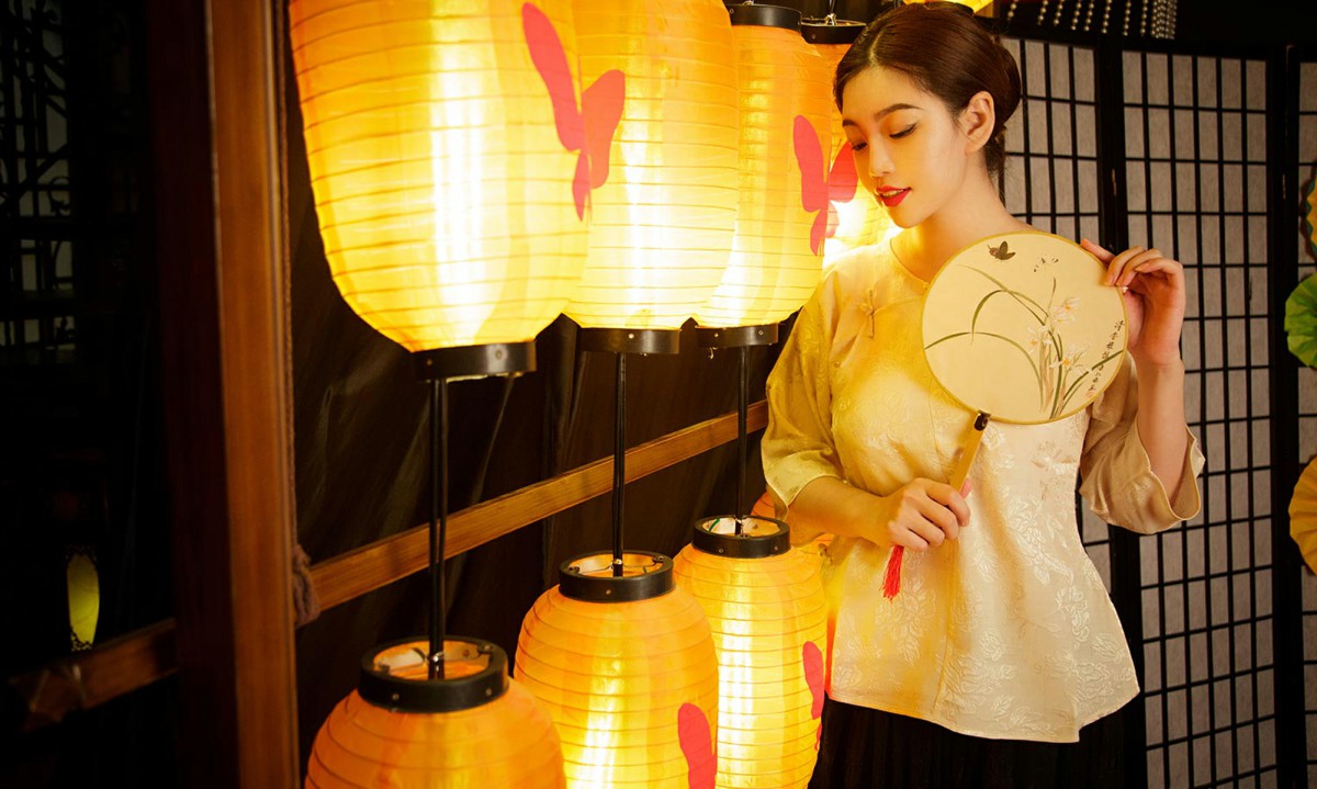 [Ugirls尤果网]爱尤物 2019.09.13 No.1577 孟十朵&刘邦妮 赏心月慕