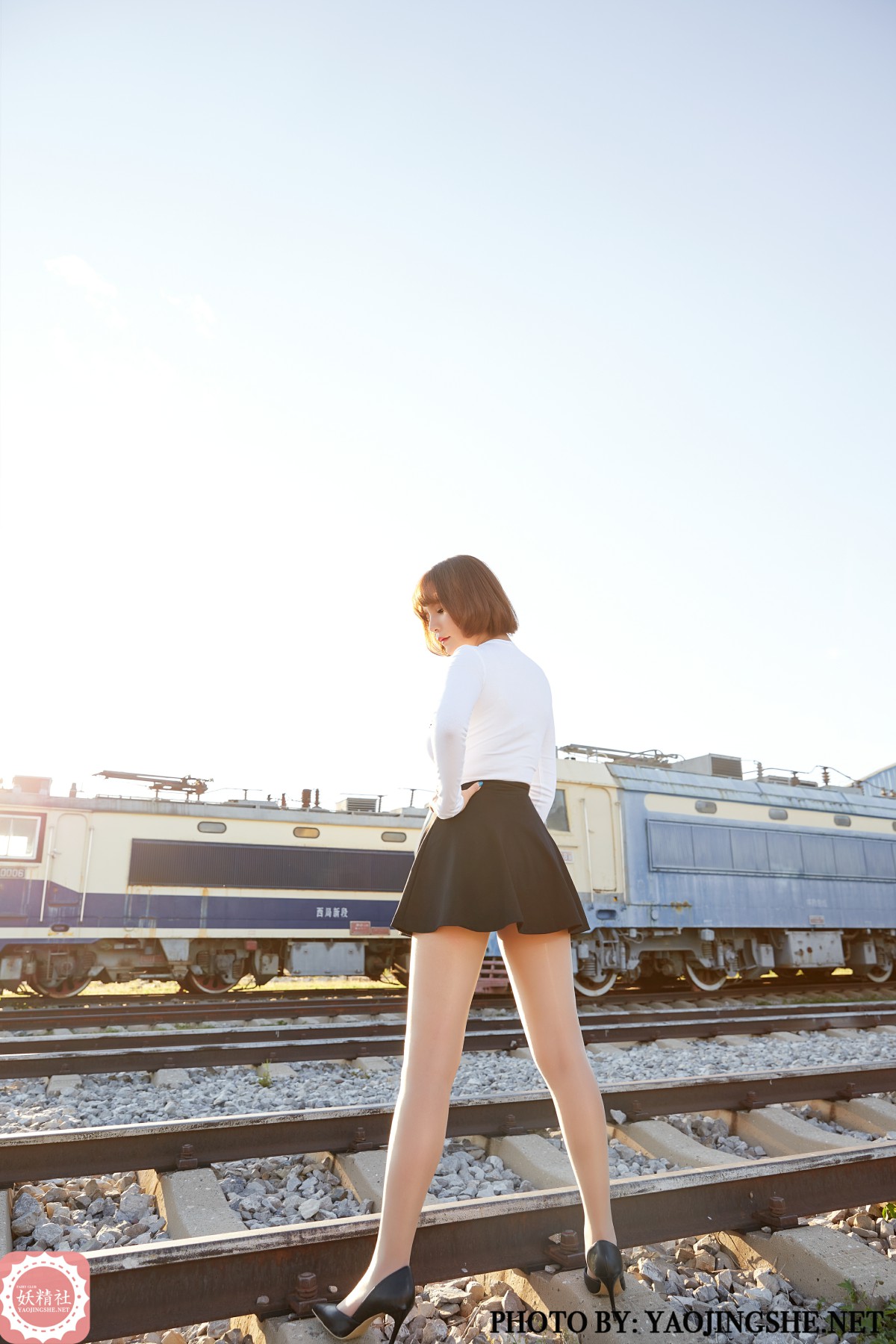 [妖精社] 2020.11.28 T2042《唐飞飞-逆光车站》