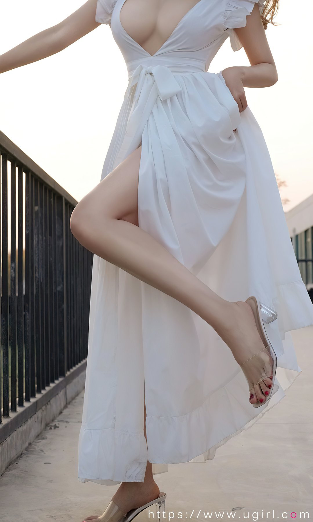 [Ugirls尤果网]爱尤物专辑 2022.12.23 No.2481 妮小妖 落花之愿