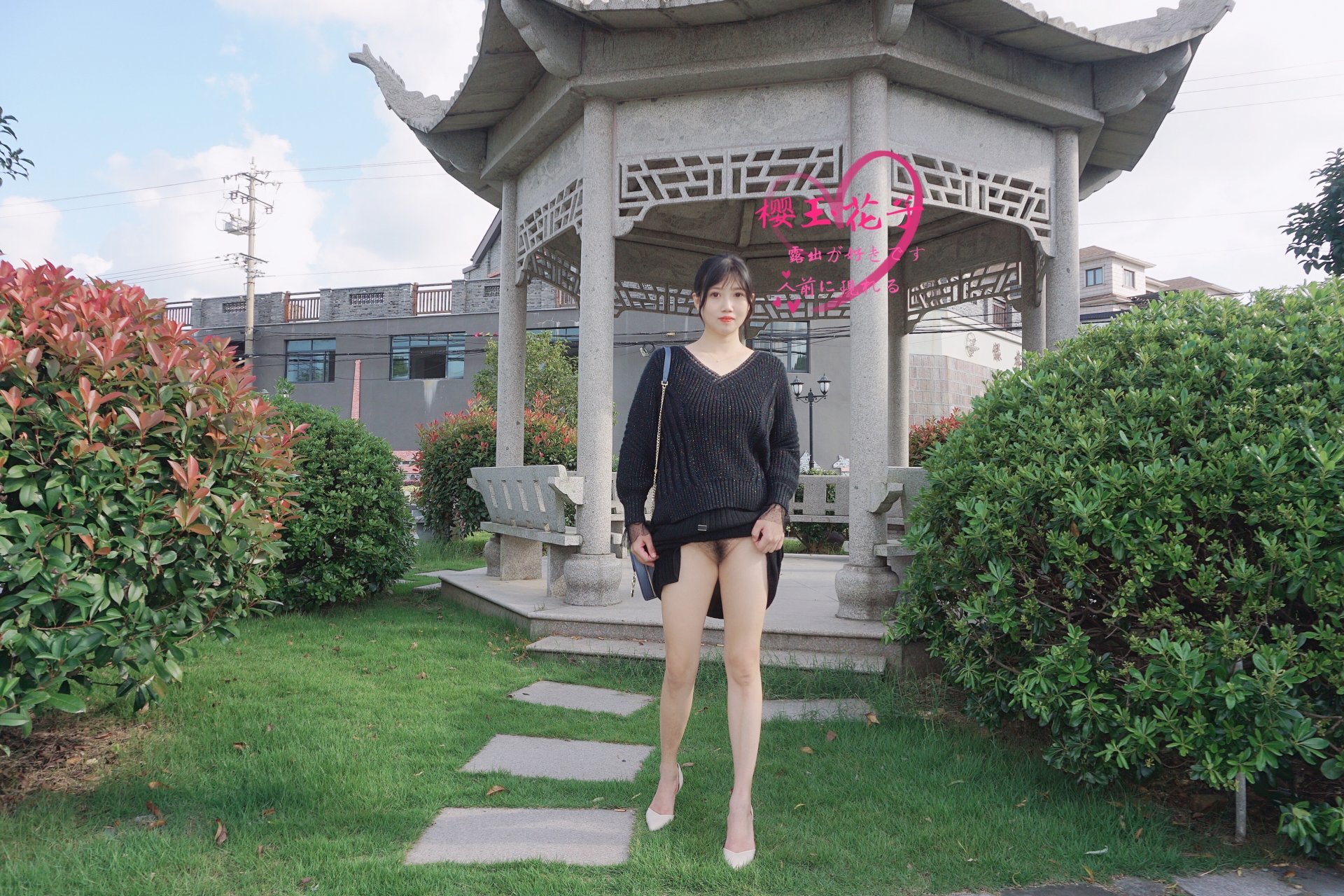 极品素人【樱玉花子】国庆假期湖心公园外拍露出