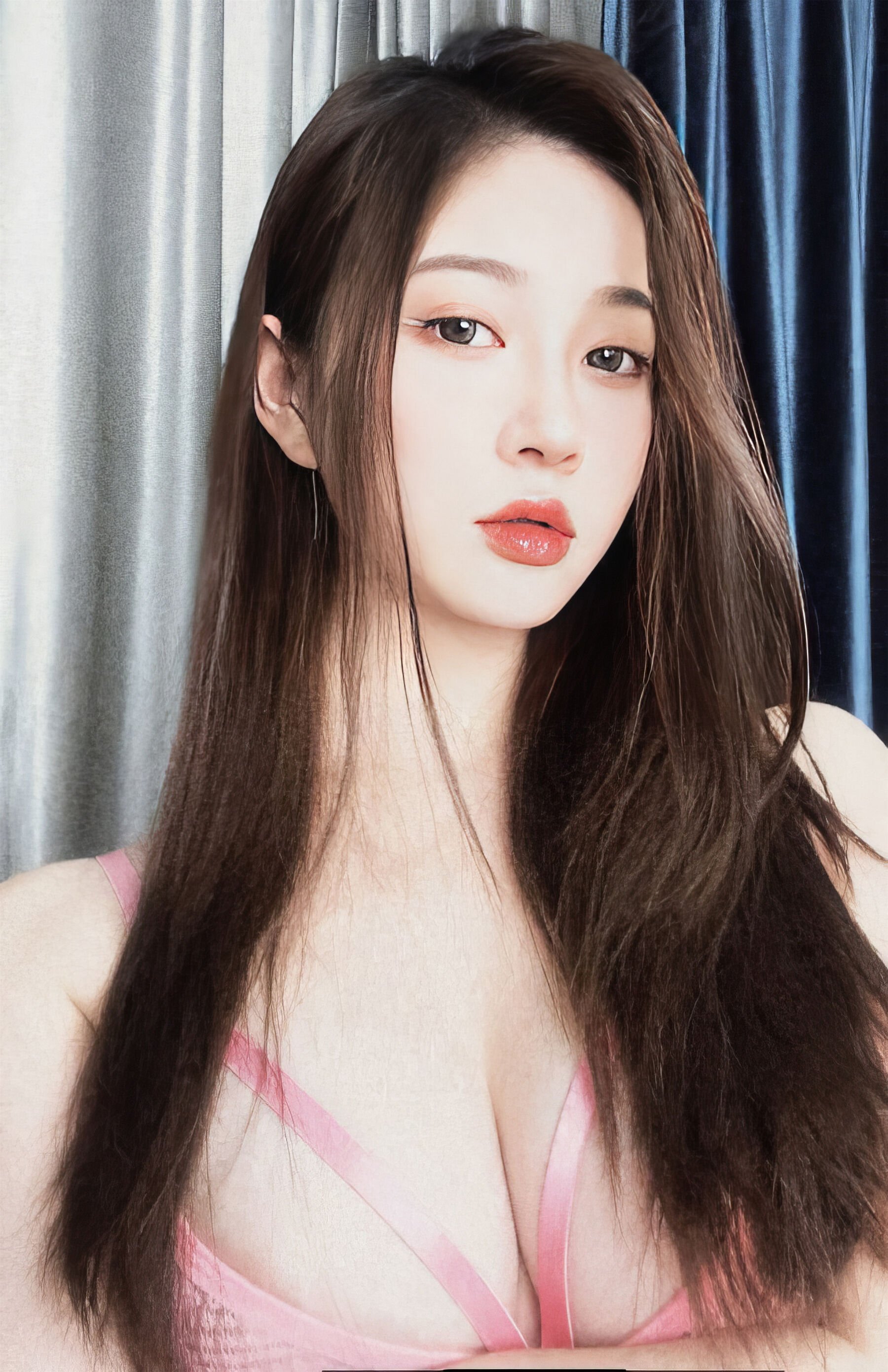 年年《粉色内衣·自摄》