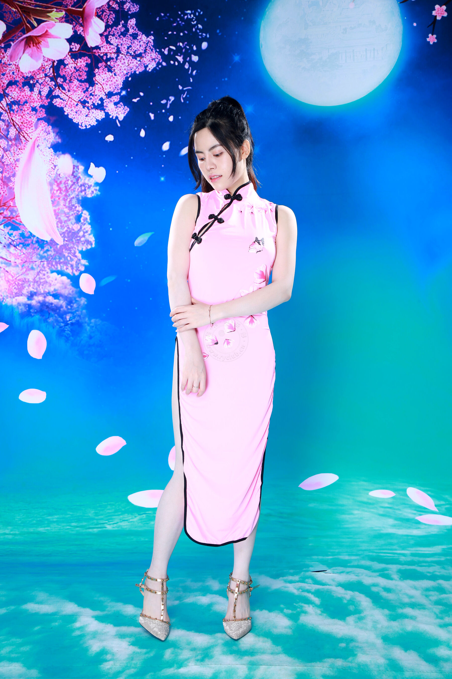 国模小白人体私拍套图