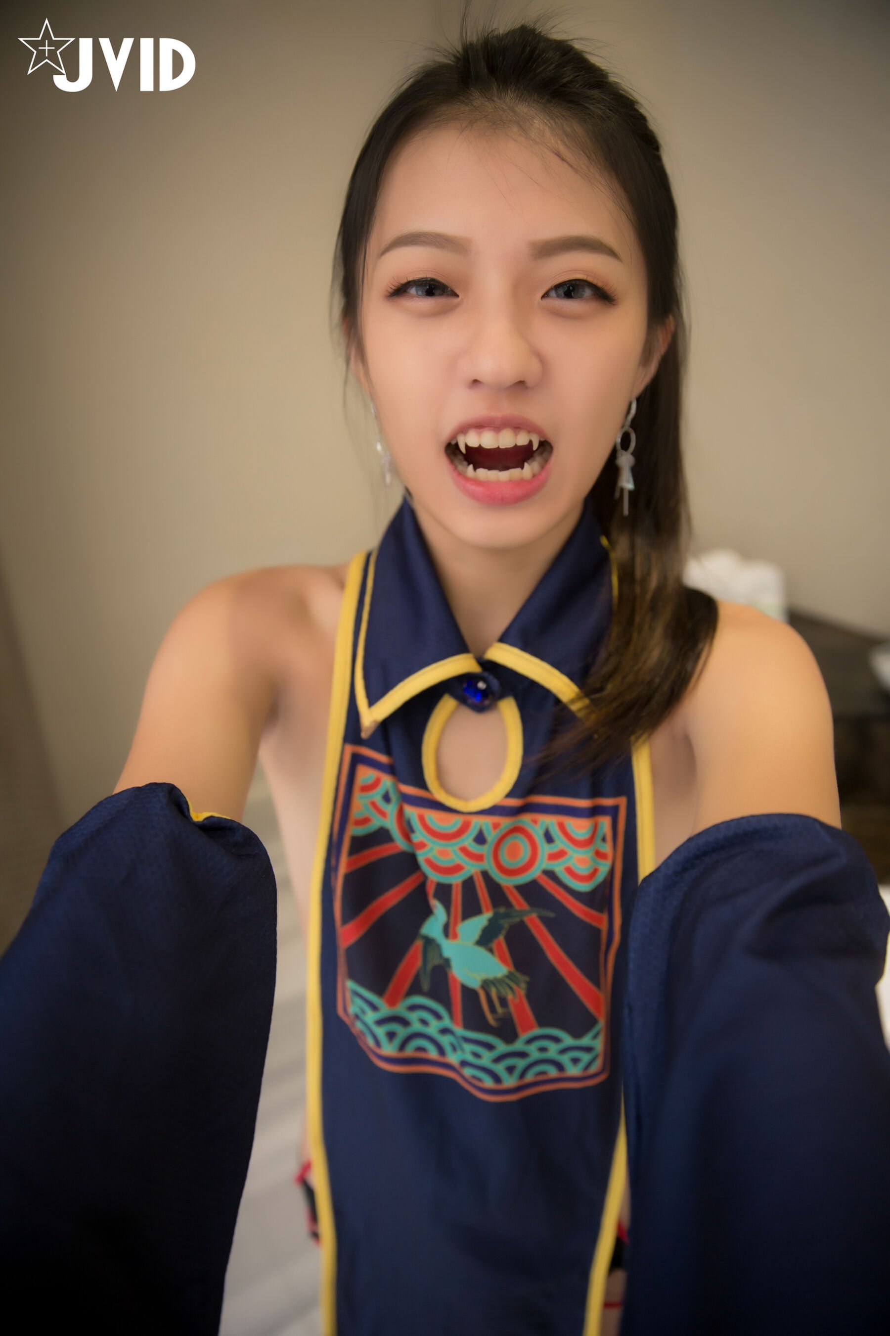 妍妍《可爱小僵尸》