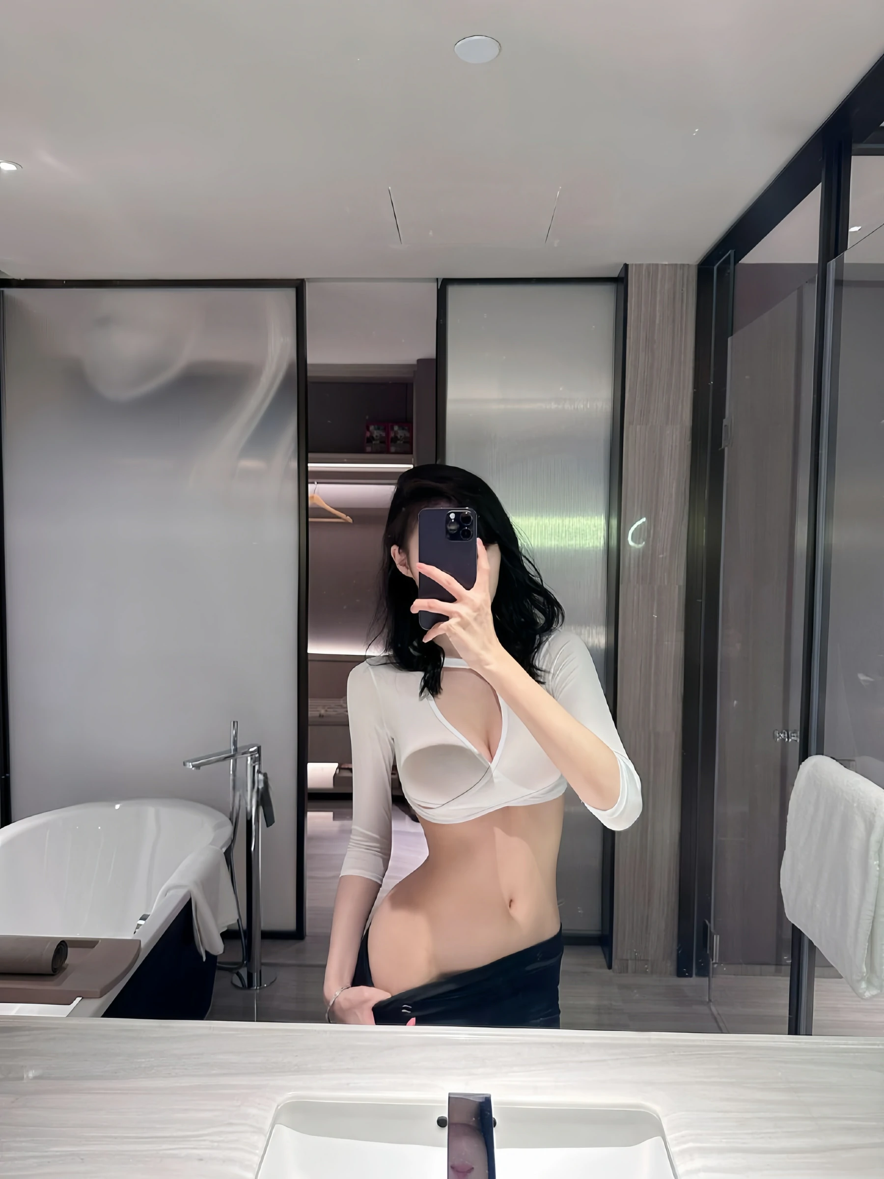 【微-密】麻利亚辣 – 白蕾丝丁字裤