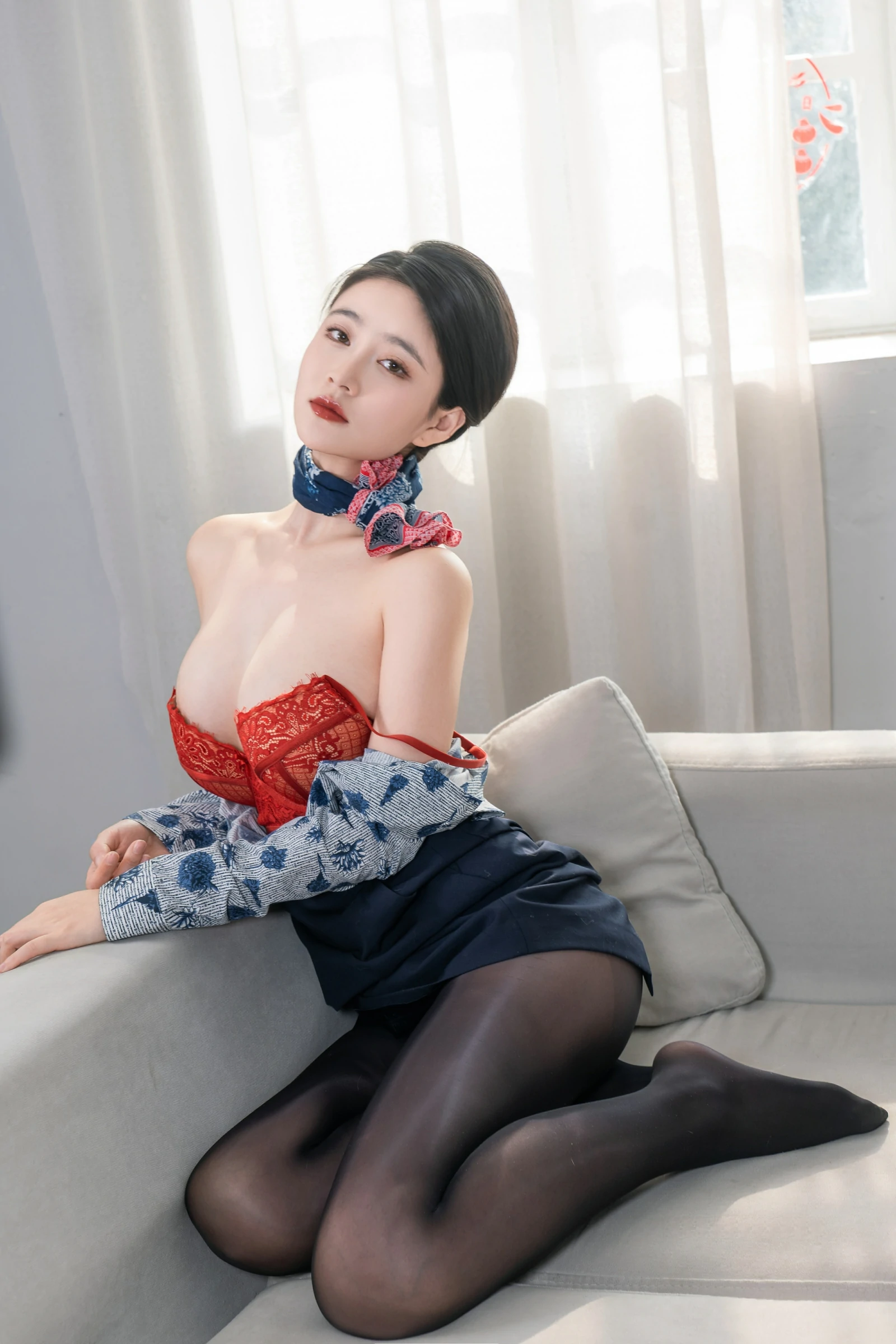 年年Nnian – 3月最新作品空姐2