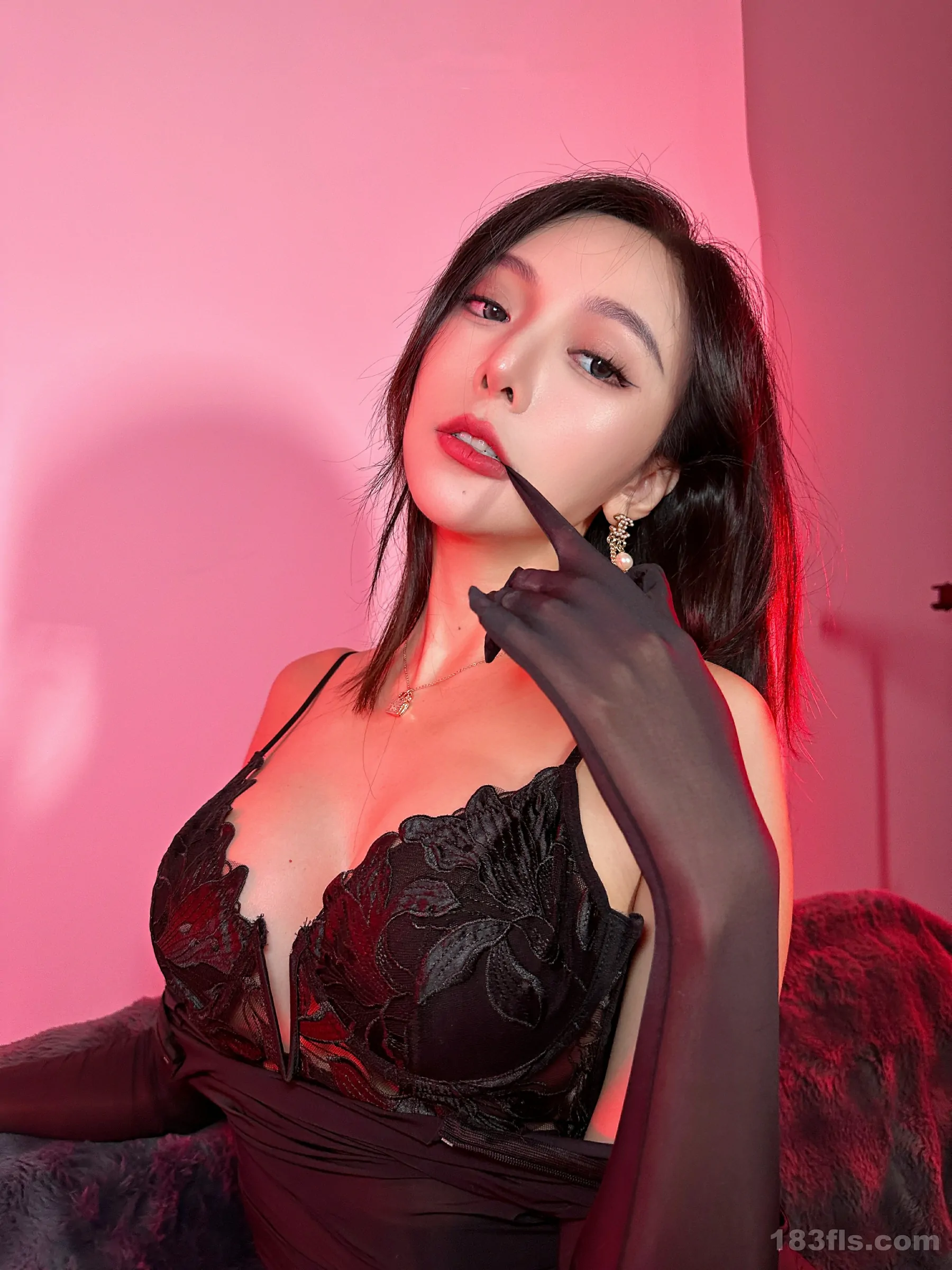 秀人网王馨瑶Yanni性感连体丝袜写真花絮