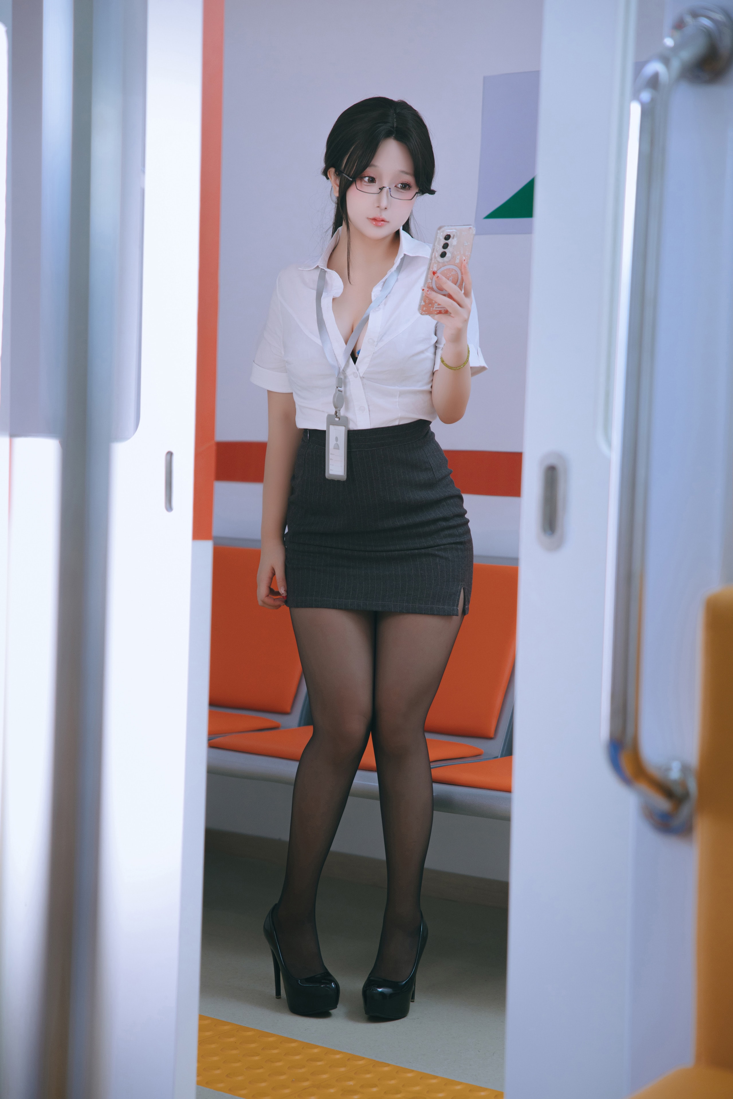 日奈娇 – 地铁OL   .下 [120P]