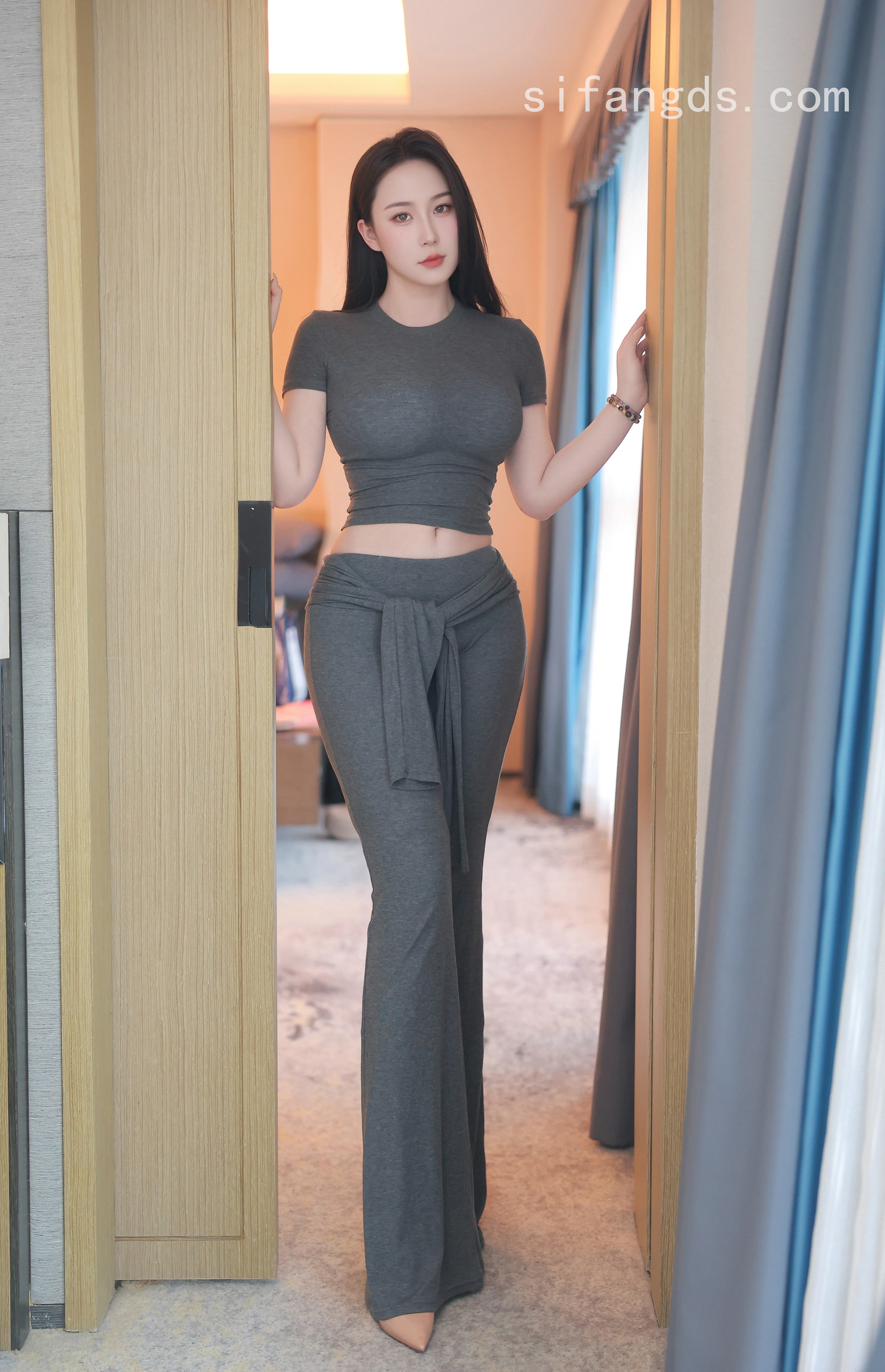 林昔予yorki – 内购 灰色瑜伽服 [97P]