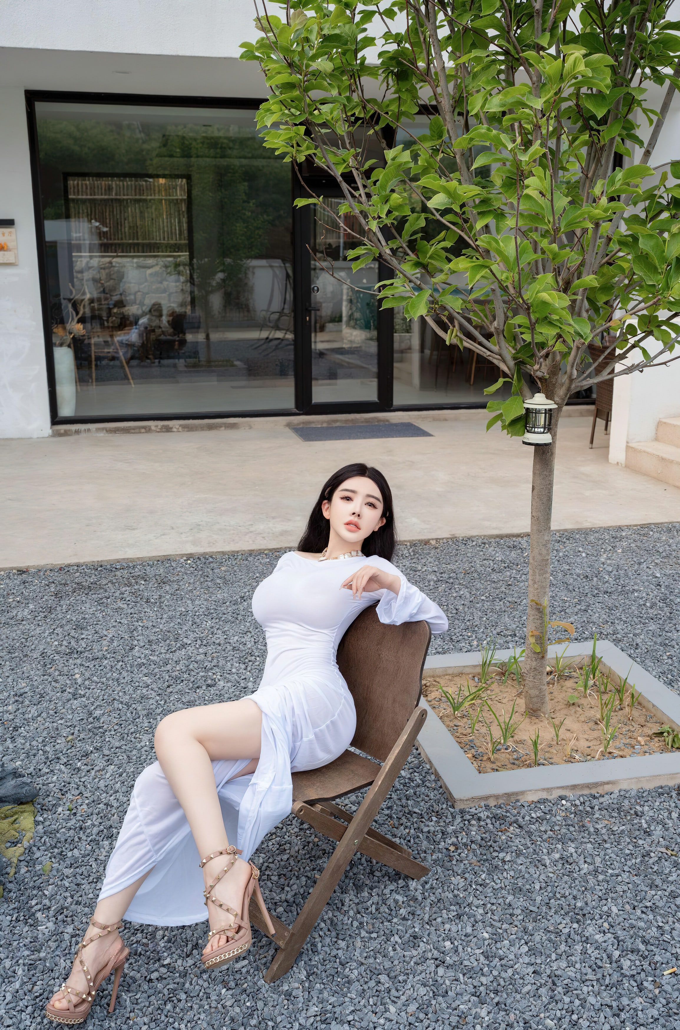 潘娇娇 – 内购无水印 庭院中的春色 [84P]