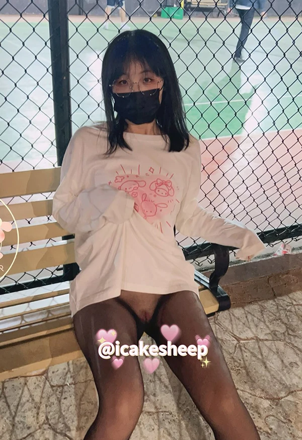 露出系福利姬@i饼羊 尺度私拍视图合集