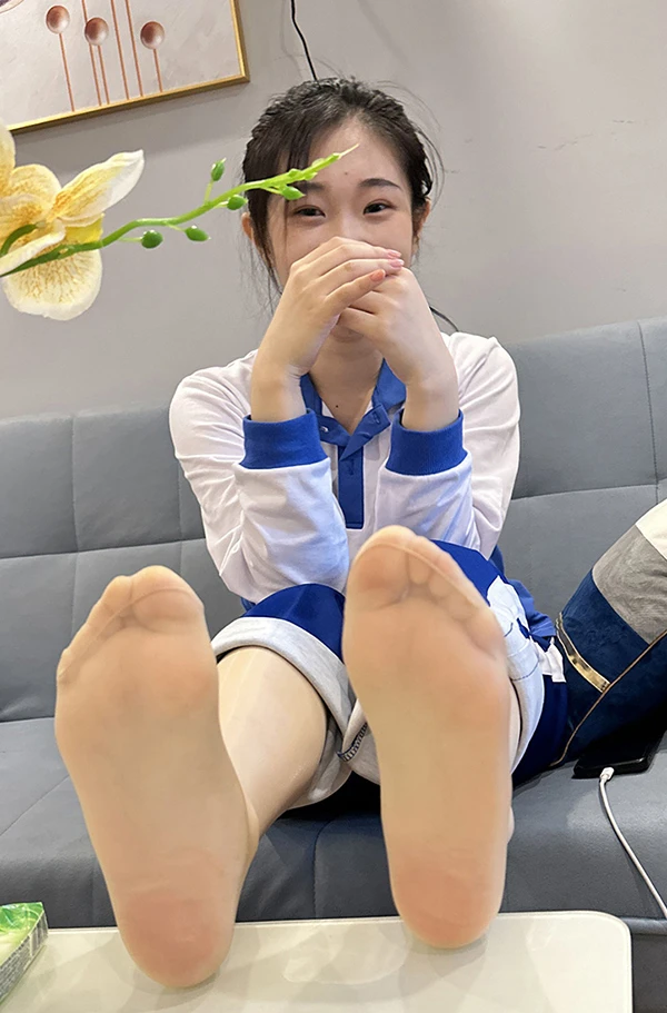 可爱嫩妹图图小兔校服白裙无圣光调教图集