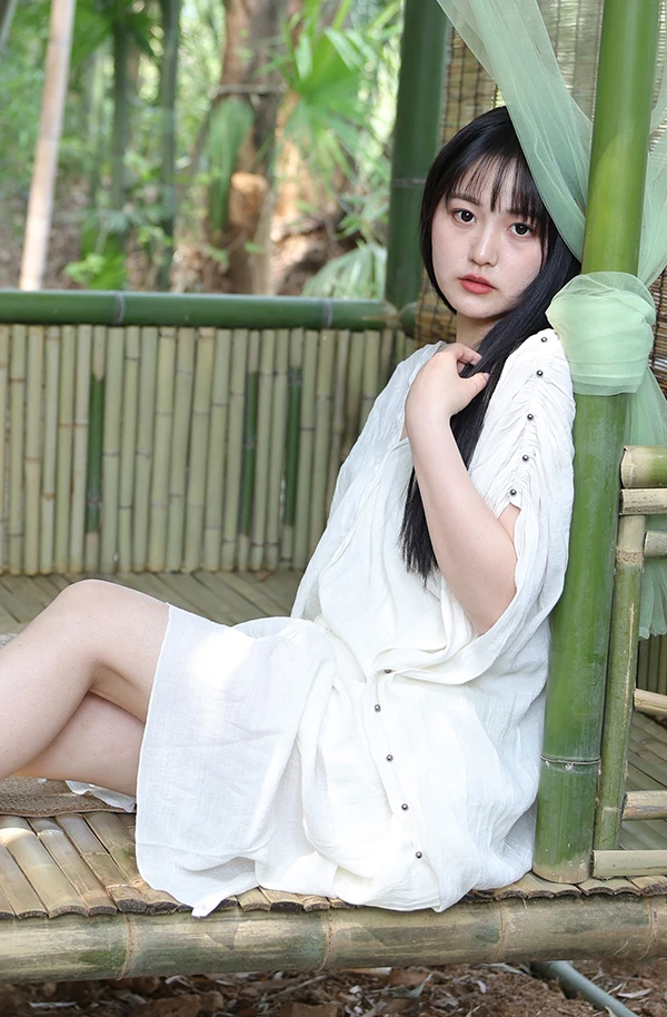 素人美女模特@糖糖 白衣竹林露出无圣光