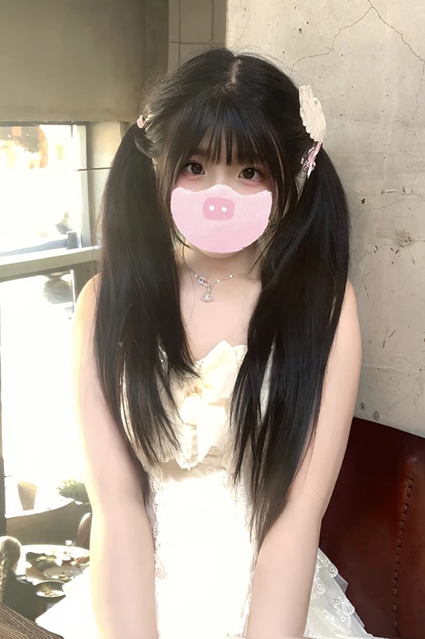 粉嫩福利姬@小鱼神的尺度私拍丰满上围太诱惑