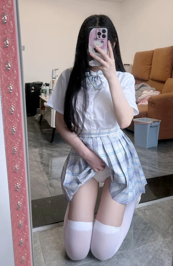 Cos白虎福利姬@武汉-kk 一线天尺度福利图